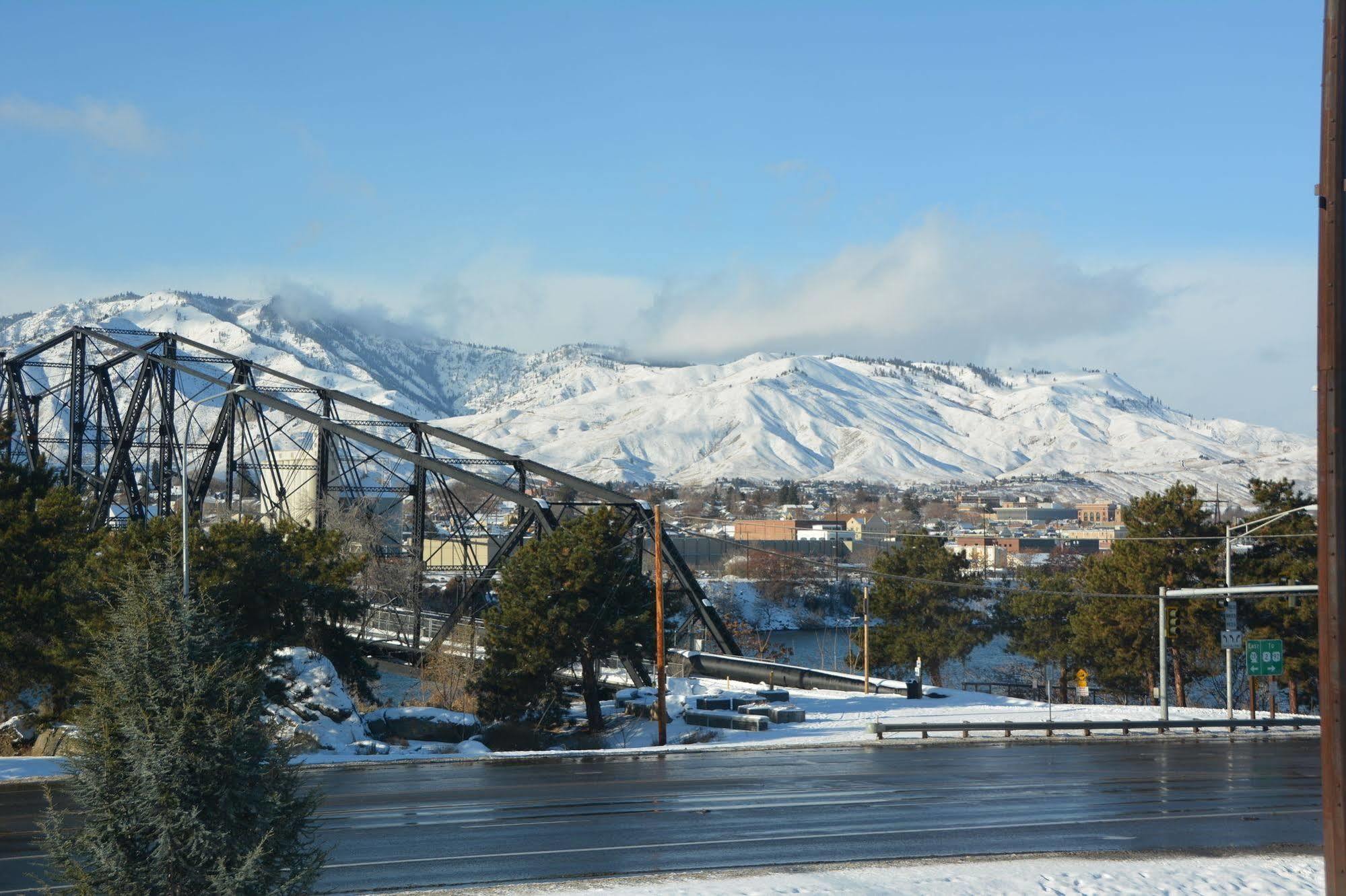 Cedars Inn Wenatchee Eksteriør bilde